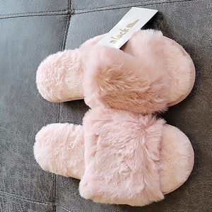 Womens Fuzzy Slippers